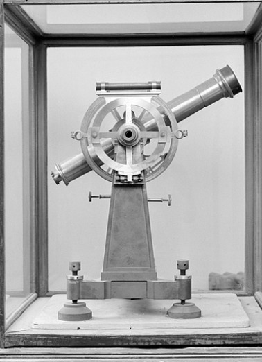 Profil, côté droit. © Région Bourgogne-Franche-Comté, Inventaire du patrimoine Profil, côté droit. © Région Bourgogne-Franche-Comté, Inventaire du patrimoine