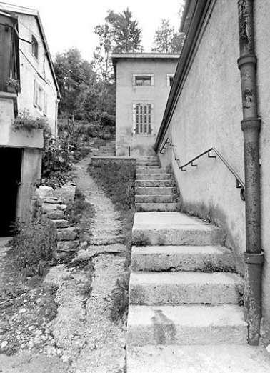 Escalier conduisant à l'ancien atelier de fabrication (au 35 bis). © Région Bourgogne-Franche-Comté, Inventaire du patrimoine