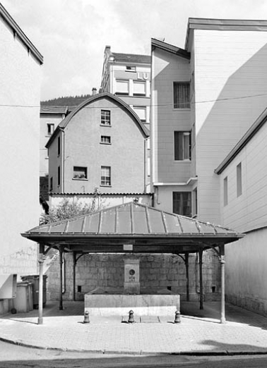 Fontaine-lavoir du quartier Mottet (entre les n° 71 et 73 rue de la République). © Région Bourgogne-Franche-Comté, Inventaire du patrimoine