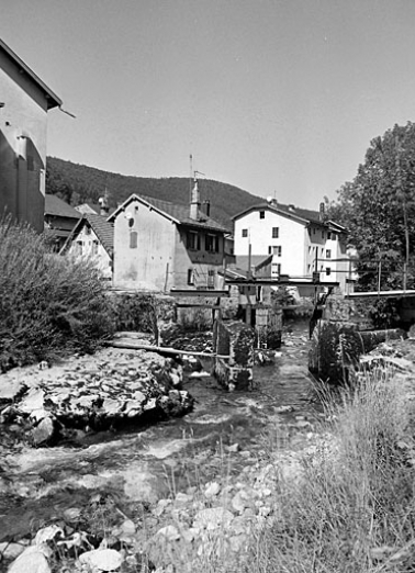La Bienne en amont du barrage de l'ancienne usine Cochet. © Région Bourgogne-Franche-Comté, Inventaire du patrimoine La Bienne en amont du barrage de l'ancienne usine Cochet. © Région Bourgogne-Franche-Comté, Inventaire du patrimoine