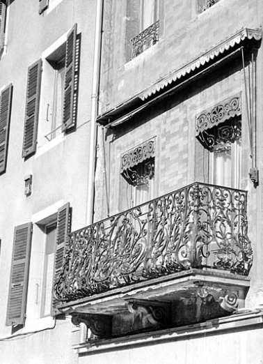 Balcon au premier étage. © Région Bourgogne-Franche-Comté, Inventaire du patrimoine