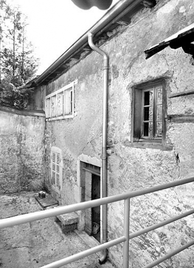 Façade postérieure du bâtiment oriental, vue en enfilade. © Région Bourgogne-Franche-Comté, Inventaire du patrimoine Façade postérieure du bâtiment oriental, vue en enfilade. © Région Bourgogne-Franche-Comté, Inventaire du patrimoine