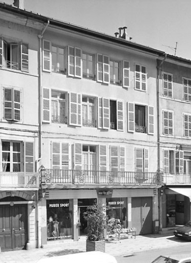 Immeuble (19e siècle) au n° 153 rue de la République. Immeuble (AI 75) avec balcon filant. © Région Bourgogne-Franche-Comté, Inventaire du patrimoine