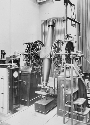 [Vue d'ensemble de la lunette méridienne, montrant l'horloge], limite 19e siècle 20e siècle. © Région Bourgogne-Franche-Comté, Inventaire du patrimoine