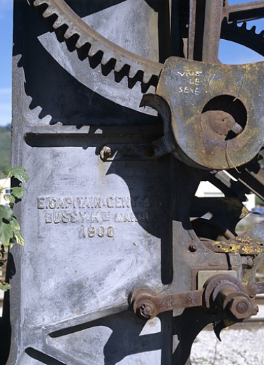 Date et inscription concernant le fabricant. © Région Bourgogne-Franche-Comté, Inventaire du patrimoine