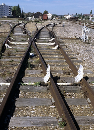 Vue d'ensemble des voies de service ouest, avec les taquets d'arrêt au premier plan. © Région Bourgogne-Franche-Comté, Inventaire du patrimoine