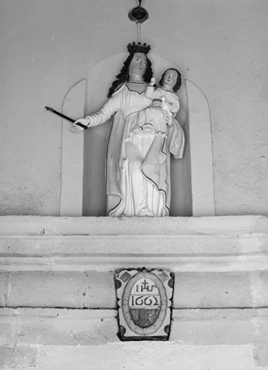 Vue de trois quarts droit en contre-plongée. © Région Bourgogne-Franche-Comté, Inventaire du patrimoine