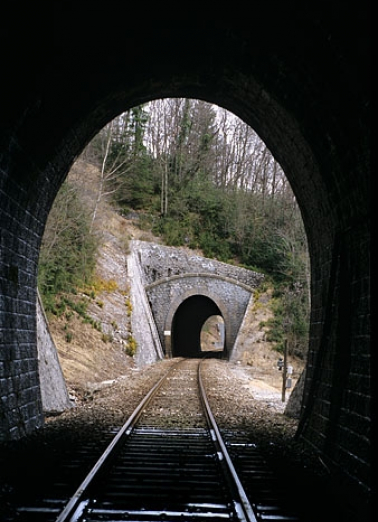 Tunnel de Sous la Côte : tête côté La Cluse (sud), depuis le tunnel des Frettes. © Région Bourgogne-Franche-Comté, Inventaire du patrimoine