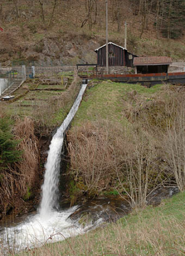 Le déversoir du bassin de retenue. © Région Bourgogne-Franche-Comté, Inventaire du patrimoine Le déversoir du bassin de retenue. © Région Bourgogne-Franche-Comté, Inventaire du patrimoine