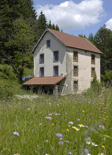 Le moulin vu de trois quarts. © Région Bourgogne-Franche-Comté, Inventaire du patrimoine