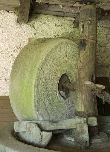 Meules à huile (ribe). Détail. © Région Bourgogne-Franche-Comté, Inventaire du patrimoine