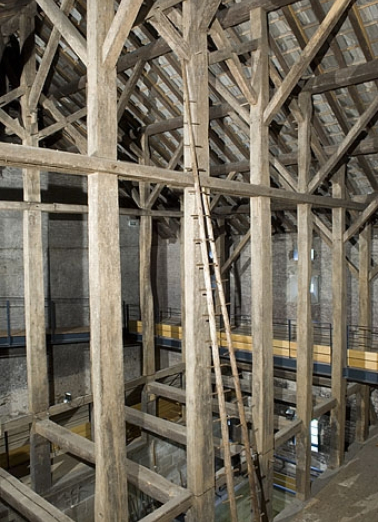 Charpente du fenil (cadrage vertical). © Région Bourgogne-Franche-Comté, Inventaire du patrimoine