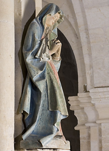 Statue de la Vierge : vue du profil gauche. © Région Bourgogne-Franche-Comté, Inventaire du patrimoine