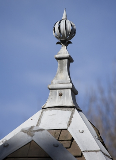 Bâtiment des anciennes écurie et remise : détail d'un épi de faîtage. © Région Bourgogne-Franche-Comté, Inventaire du patrimoine