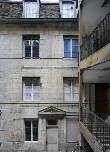 Vue de la façade sur cour du logis secondaire. © Région Bourgogne-Franche-Comté, Inventaire du patrimoine