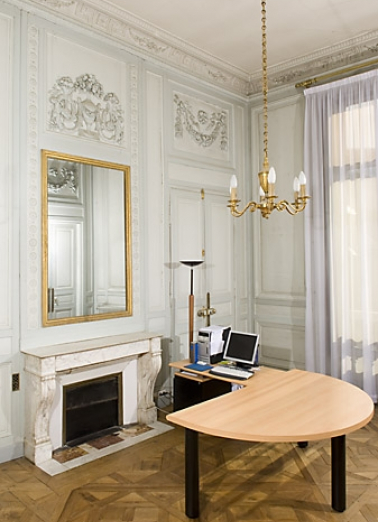 Détail de la cheminée de la chambre à gauche du salon. © Région Bourgogne-Franche-Comté, Inventaire du patrimoine