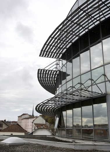 Tour bâtiment D. Détail brise-soleil métalliques. © Région Bourgogne-Franche-Comté, Inventaire du patrimoine