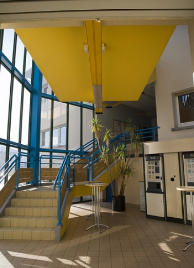 Site récent, galerie : intérieur depuis le bâtiment de l'administration. © Région Bourgogne-Franche-Comté, Inventaire du patrimoine Site récent, galerie : intérieur depuis le bâtiment de l'administration. © Région Bourgogne-Franche-Comté, Inventaire du patrimoine