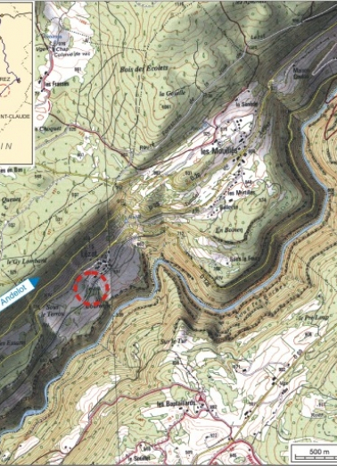 Carte et schéma de localisation. Carte topographique, IGN, 2000, dalle F087_050, échelle 1:25 000. Scan 25, licence n° 2008/CISE/2968. © Région Bourgogne-Franche-Comté, Inventaire du patrimoine