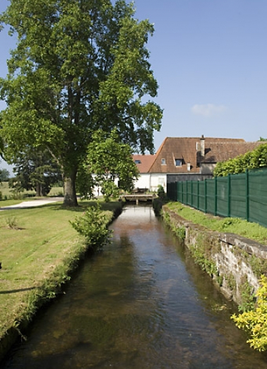 Bief d'amenée. © Région Bourgogne-Franche-Comté, Inventaire du patrimoine
