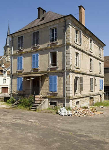 Logement patronal vu de trois quarts arrière. © Région Bourgogne-Franche-Comté, Inventaire du patrimoine