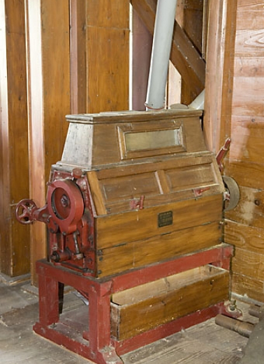 Premier étage. Désaileur L. Cesbron. © Région Bourgogne-Franche-Comté, Inventaire du patrimoine