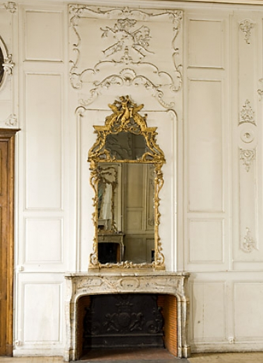 Vue d'ensemble de la cheminée au fond du salon. © Région Bourgogne-Franche-Comté, Inventaire du patrimoine
