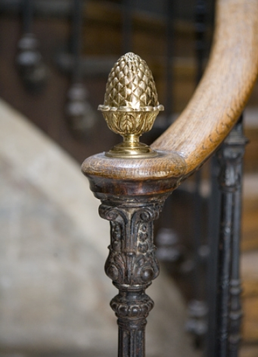 Détail du départ de la rampe d'appui de l'escalier principal. © Région Bourgogne-Franche-Comté, Inventaire du patrimoine