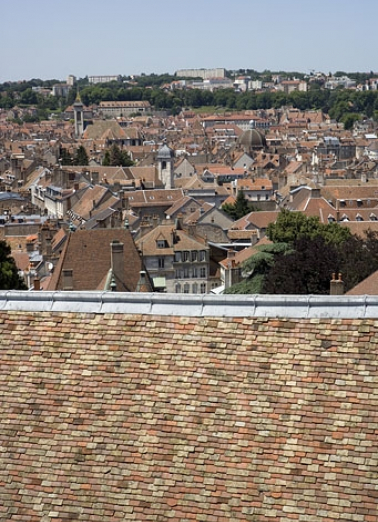 Vue d'ensemble des toits de la ville depuis celui de la cathédrale Saint-Jean . © Région Bourgogne-Franche-Comté, Inventaire du Patrimoine