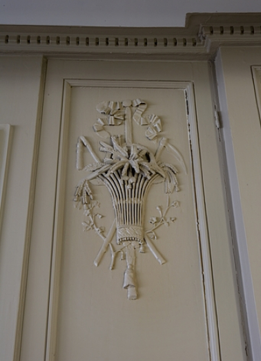 Détail d'un décor représentant l'été ornant les lambris d'une pièce du premier étage. © Région Bourgogne-Franche-Comté, Inventaire du Patrimoine