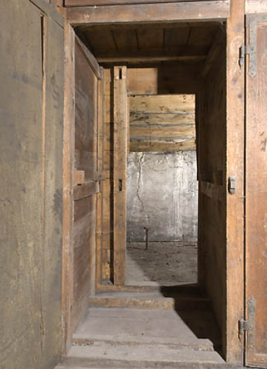 Usine, magasin industriel : placard ouvert. © Région Bourgogne-Franche-Comté, Inventaire du patrimoine