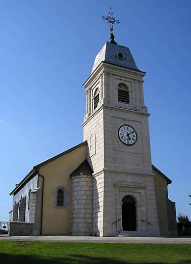 Vue générale de la la façade antérieure, des bas-côtés et du clocher. © Région Bourgogne-Franche-Comté, Inventaire du patrimoine