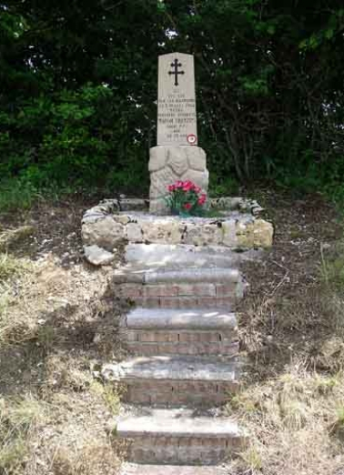 monument à la mémoire de Marcel Franzini, FFI, tué par les Allemands le 3 juillet 1944. © Région Bourgogne-Franche-Comté, Inventaire du patrimoine
