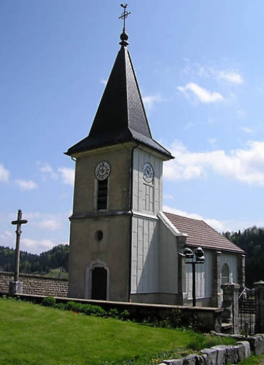 Vue générale du clocher, de l'entrée et du bas-côté. © Région Bourgogne-Franche-Comté, Inventaire du patrimoine
