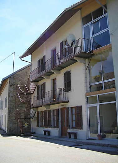 Façade antérieure vue de trois quarts. © Région Bourgogne-Franche-Comté, Inventaire du patrimoine
