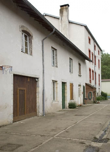 Façade nord vue de trois quarts gauche. © Région Bourgogne-Franche-Comté, Inventaire du patrimoine Façade nord vue de trois quarts gauche. © Région Bourgogne-Franche-Comté, Inventaire du patrimoine
