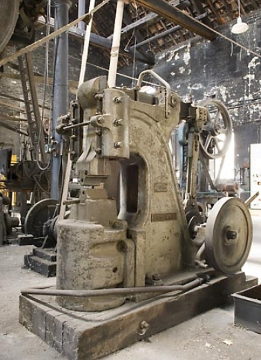 Atelier est. Martinet à ressorts de la Société de Constructions de Montbard. © Région Bourgogne-Franche-Comté, Inventaire du patrimoine