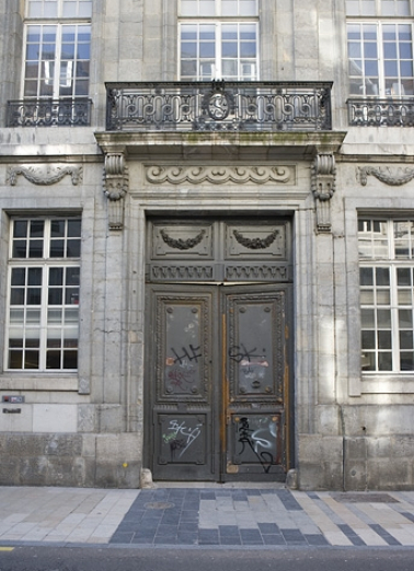 Détail du portail d'entrée, de face. © Région Bourgogne-Franche-Comté, Inventaire du Patrimoine