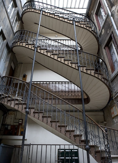 Vue d'ensemble de l'escalier à cage ouverte, de face. © Région Bourgogne-Franche-Comté, Inventaire du Patrimoine