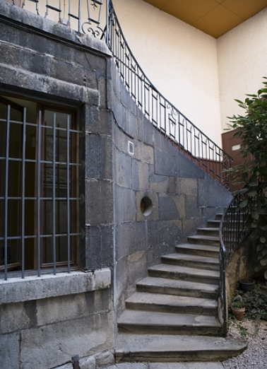 Vue du départ de l'escalier à cage ouverte. © Région Bourgogne-Franche-Comté, Inventaire du Patrimoine