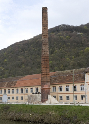 Vue de la cheminée, depuis le chemin de halage. © Région Bourgogne-Franche-Comté, Inventaire du patrimoine