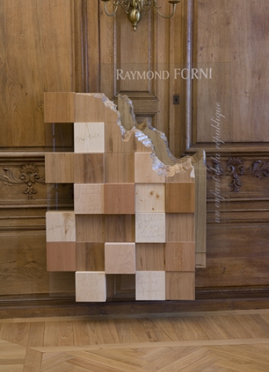 Intérieur : vue d'ensemble de la sculpture dédiée au président Raymond Forni, de face. © Région Bourgogne-Franche-Comté, Inventaire du Patrimoine