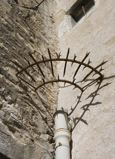 Façade latérale gauche : détail d'un élément horizontal en ferronnerie non identifié. © Région Bourgogne-Franche-Comté, Inventaire du Patrimoine Façade latérale gauche : détail d'un élément horizontal en ferronnerie non identifié. © Région Bourgogne-Franche-Comté, Inventaire du Patrimoine