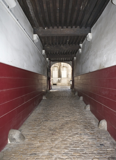 Passage cocher, depuis la cour. © Région Bourgogne-Franche-Comté, Inventaire du Patrimoine