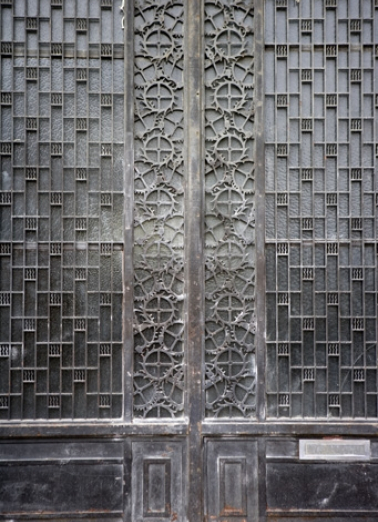 Porte centrale : motifs décoratifs à la jonction des vantaux. © Région Bourgogne-Franche-Comté, Inventaire du patrimoine