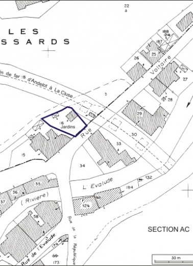 Plan-masse et de situation. Extrait du plan cadastral, 1980, section AB, échelle 1:1000. © Région Bourgogne-Franche-Comté, Inventaire du patrimoine