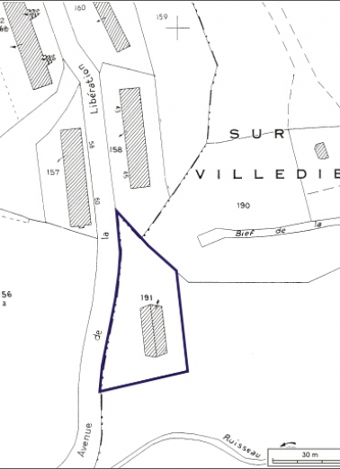Plan-masse et de situation. Extrait du plan cadastral, 1980, section AD, échelle 1:1000. © Région Bourgogne-Franche-Comté, Inventaire du patrimoine