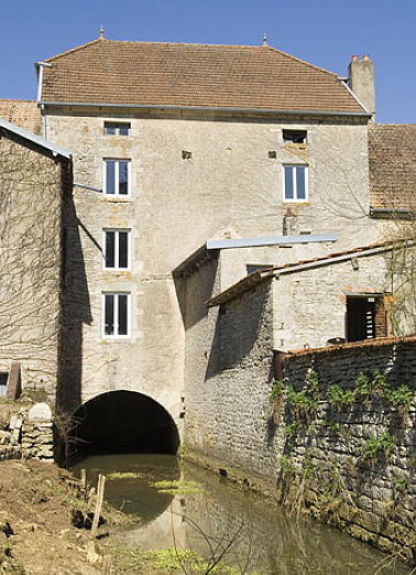 Façade postérieure depuis le bief d'aval. © Région Bourgogne-Franche-Comté, Inventaire du patrimoine