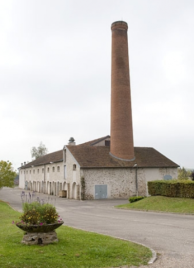 Vue depuis l'est (cadrage vertical). © Région Bourgogne-Franche-Comté, Inventaire du patrimoine