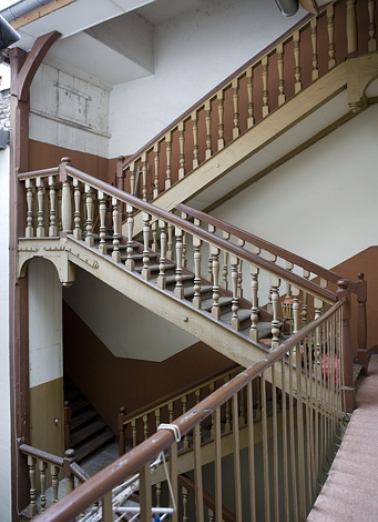 Vue d'ensemble de l'escalier à cage ouverte sur cour. © Région Bourgogne-Franche-Comté, Inventaire du Patrimoine